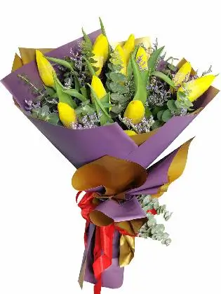 hopelessly-in-love-tulips-bouquet