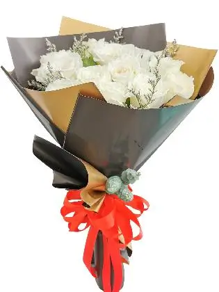 expressive-white-roses